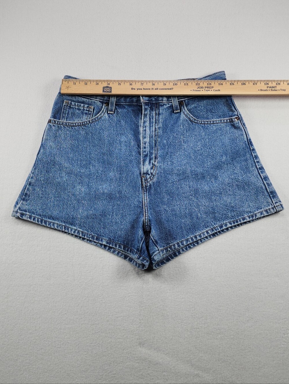 Levi's High Waisted Mom Shorts Women's 29 Medium Wash Denim Jean Shorts - Picture 4 of 12